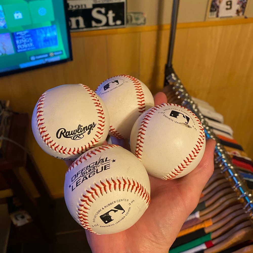 SET OF FOUR Rawlings baseball’s official